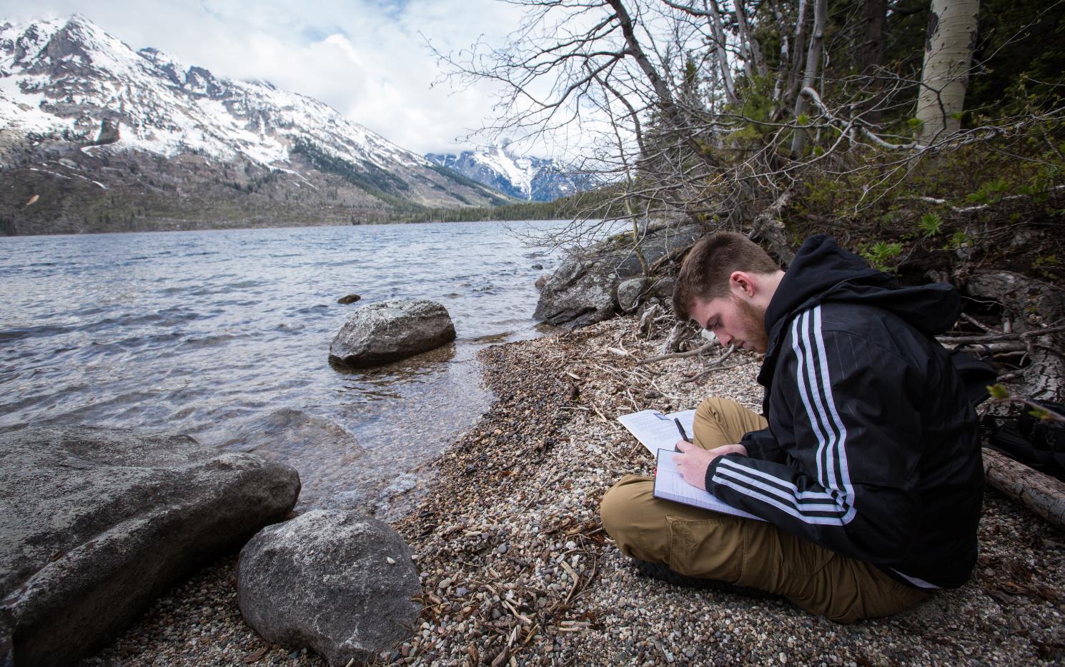 Longwood student studying on a trip to Yellowstone